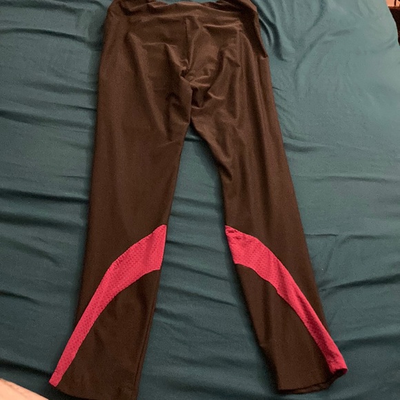 Size L women’s exercise leggings. - Picture 1 of 4